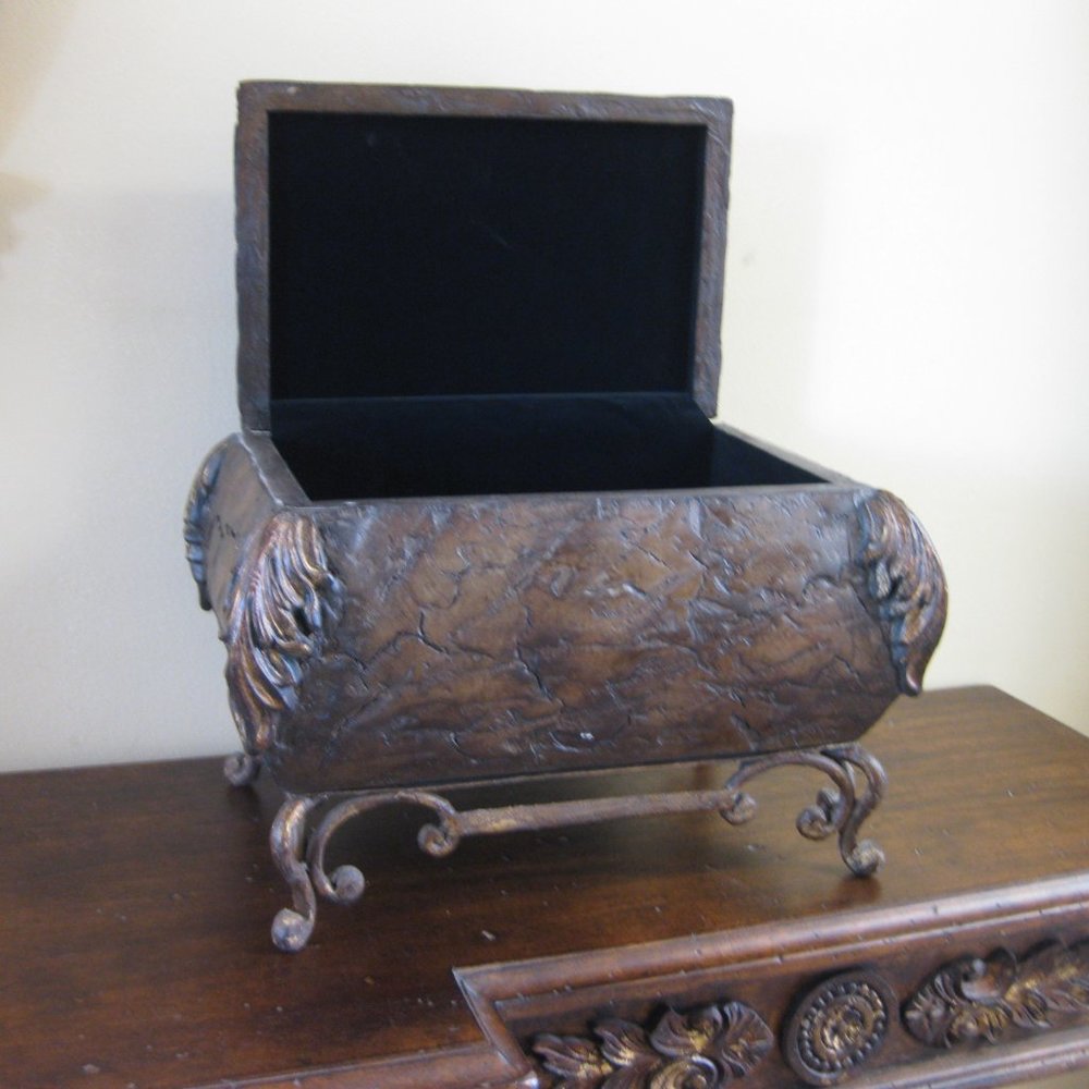Decorative Box on stand - Picture 6 of 7